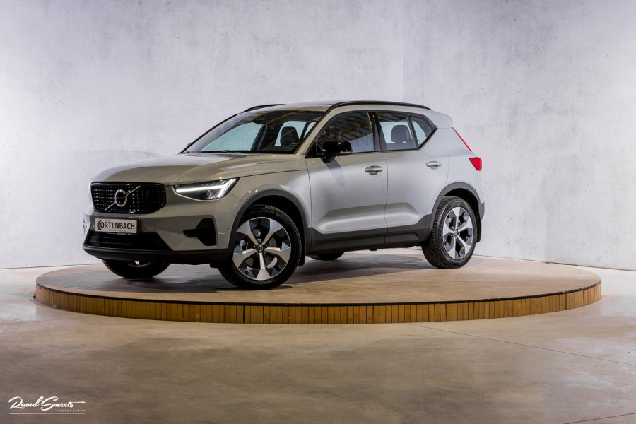 Volvo XC40 2.0 B4 Plus Dark | Zwenkbare trekhaak | Panorama dak | Leder | Adaptieve cruise | Memory | Harman Kardon |