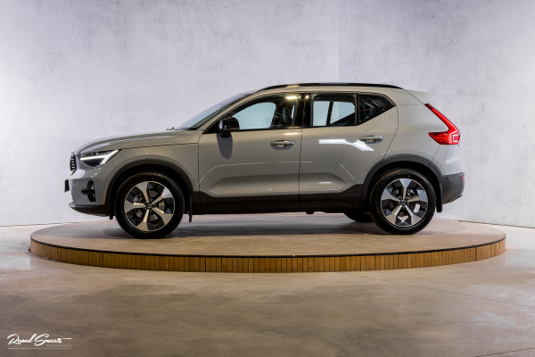 Volvo XC40 2.0 B4 Plus Dark | Zwenkbare trekhaak | Panorama dak | Leder | Adaptieve cruise | Memory | Harman Kardon |
