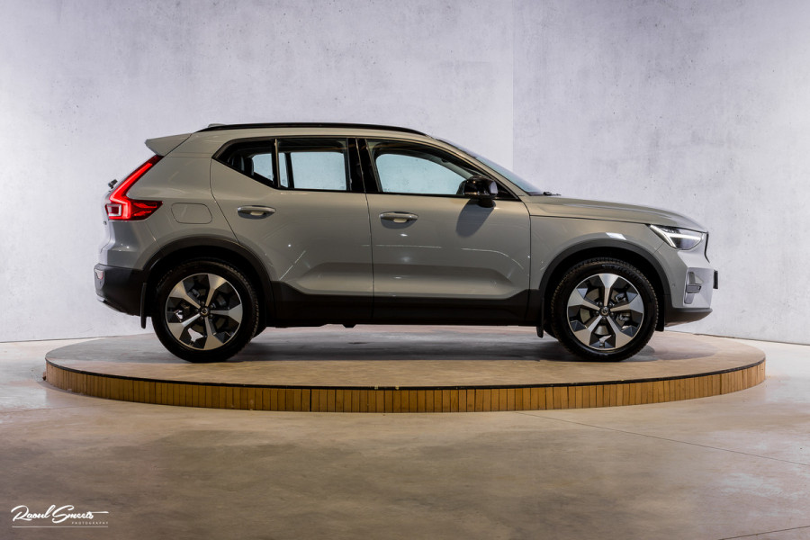 Volvo XC40 2.0 B4 Plus Dark | Zwenkbare trekhaak | Panorama dak | Leder | Adaptieve cruise | Memory | Harman Kardon |