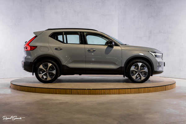 Volvo XC40 2.0 B4 Plus Dark | Zwenkbare trekhaak | Panorama dak | Leder | Adaptieve cruise | Memory | Harman Kardon |