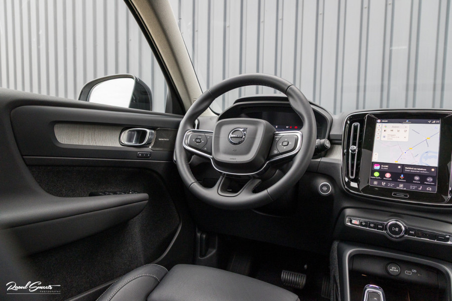 Volvo XC40 2.0 B4 Plus Dark | Zwenkbare trekhaak | Panorama dak | Leder | Adaptieve cruise | Memory | Harman Kardon |