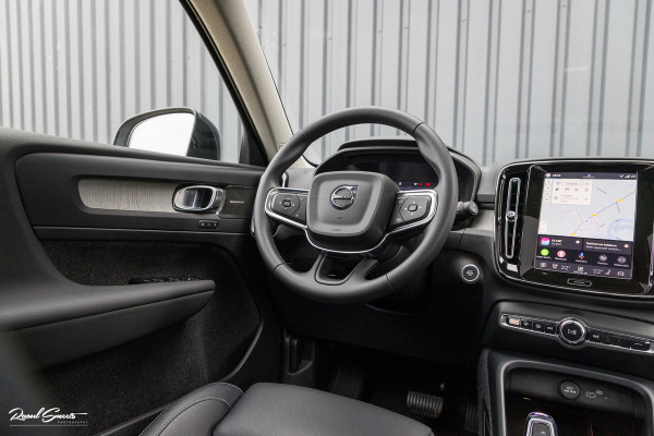 Volvo XC40 2.0 B4 Plus Dark | Zwenkbare trekhaak | Panorama dak | Leder | Adaptieve cruise | Memory | Harman Kardon |