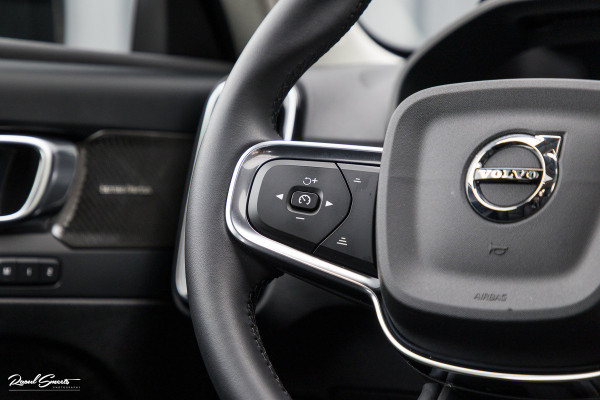 Volvo XC40 2.0 B4 Plus Dark | Zwenkbare trekhaak | Panorama dak | Leder | Adaptieve cruise | Memory | Harman Kardon |