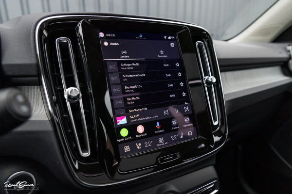 Volvo XC40 2.0 B4 Plus Dark | Zwenkbare trekhaak | Panorama dak | Leder | Adaptieve cruise | Memory | Harman Kardon |