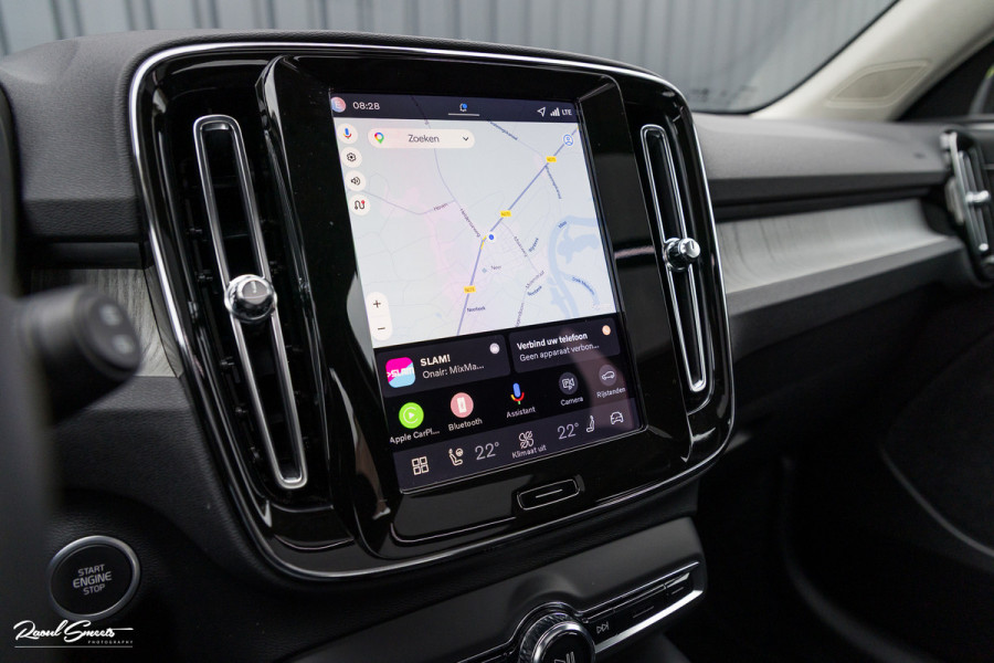 Volvo XC40 2.0 B4 Plus Dark | Zwenkbare trekhaak | Panorama dak | Leder | Adaptieve cruise | Memory | Harman Kardon |