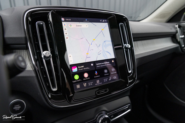 Volvo XC40 2.0 B4 Plus Dark | Zwenkbare trekhaak | Panorama dak | Leder | Adaptieve cruise | Memory | Harman Kardon |