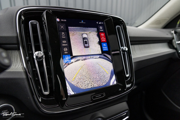 Volvo XC40 2.0 B4 Plus Dark | Zwenkbare trekhaak | Panorama dak | Leder | Adaptieve cruise | Memory | Harman Kardon |