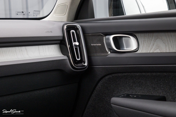 Volvo XC40 2.0 B4 Plus Dark | Zwenkbare trekhaak | Panorama dak | Leder | Adaptieve cruise | Memory | Harman Kardon |