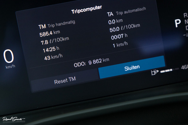 Volvo XC40 2.0 B4 Plus Dark | Zwenkbare trekhaak | Panorama dak | Leder | Adaptieve cruise | Memory | Harman Kardon |