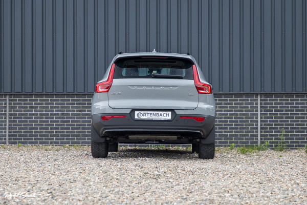 Volvo XC40 2.0 B4 Plus Dark | Zwenkbare trekhaak | Panorama dak | Leder | Adaptieve cruise | Memory | Harman Kardon |