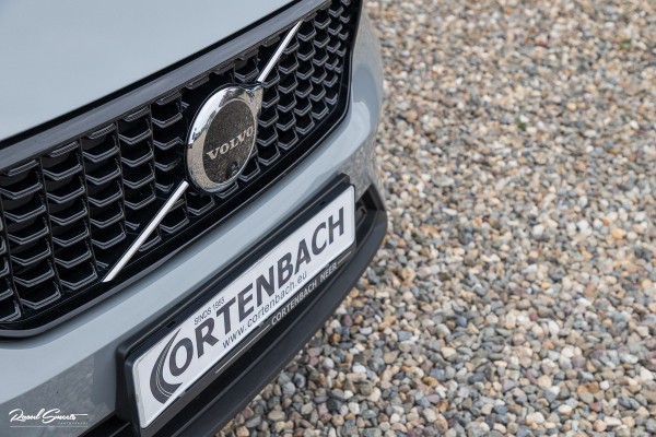 Volvo XC40 2.0 B4 Plus Dark | Zwenkbare trekhaak | Panorama dak | Leder | Adaptieve cruise | Memory | Harman Kardon |