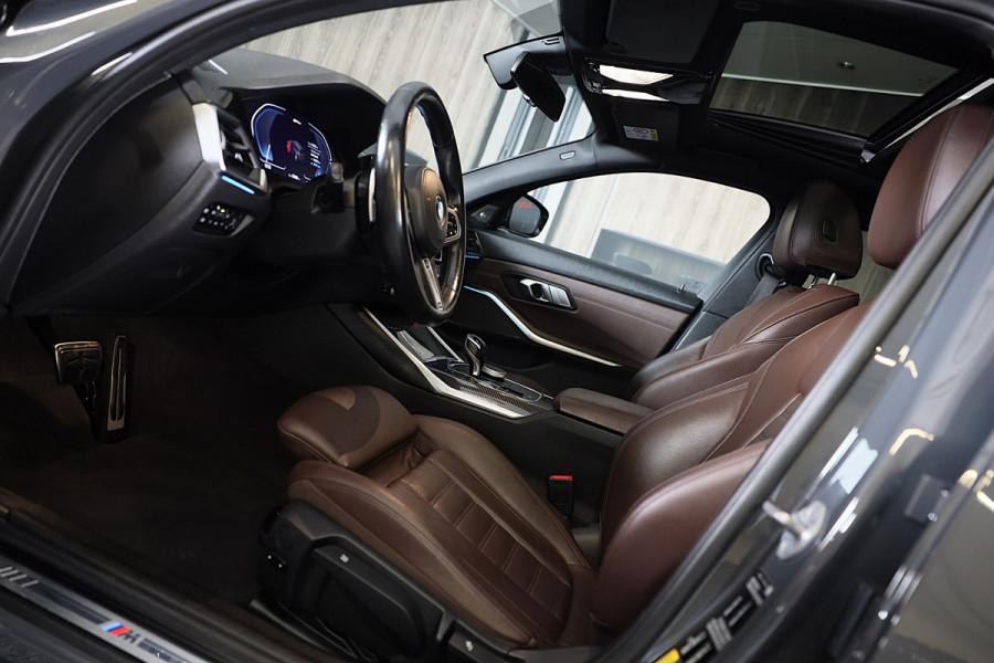 BMW 3 Serie Touring 320e M Line / Carbon / Bruin Leder / Navi / Camera / Cruise Control / F1 / Open Panorama / Led / Pdc / 19 Inch
