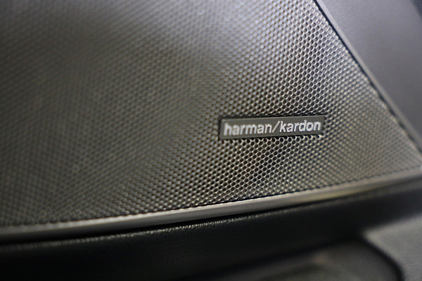 BMW 3 Serie Touring 320e M Line / Carbon / Bruin Leder / Navi / Camera / Cruise Control / F1 / Open Panorama / Led / Pdc / 19 Inch