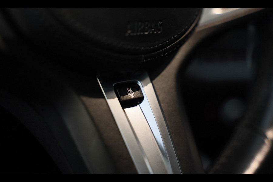 BMW 3 Serie Touring 320e M Line / Carbon / Bruin Leder / Navi / Camera / Cruise Control / F1 / Open Panorama / Led / Pdc / 19 Inch