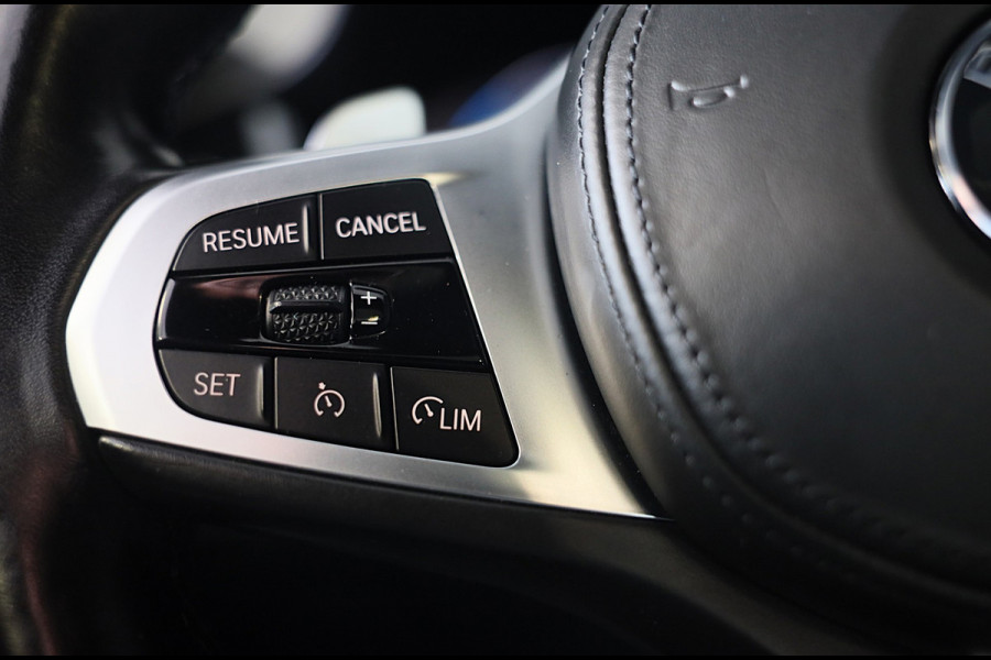 BMW 3 Serie Touring 320e M Line / Carbon / Bruin Leder / Navi / Camera / Cruise Control / F1 / Open Panorama / Led / Pdc / 19 Inch