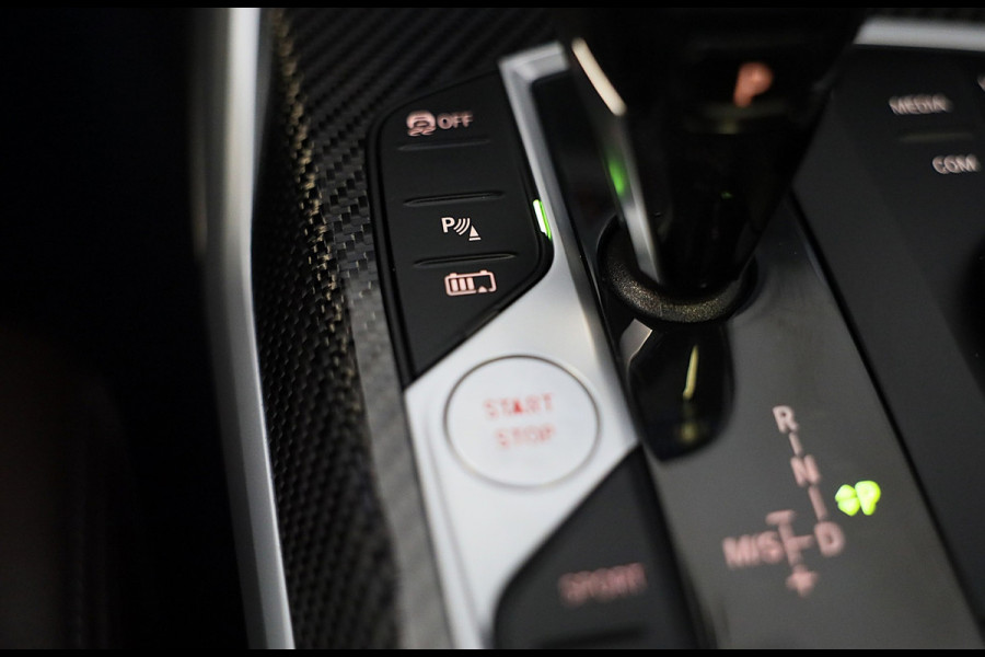 BMW 3 Serie Touring 320e M Line / Carbon / Bruin Leder / Navi / Camera / Cruise Control / F1 / Open Panorama / Led / Pdc / 19 Inch