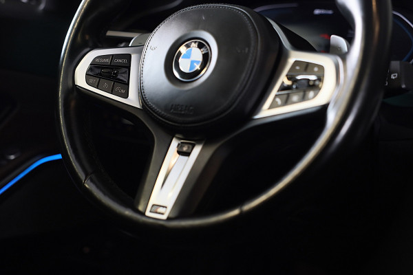 BMW 3 Serie Touring 320e M Line / Carbon / Bruin Leder / Navi / Camera / Cruise Control / F1 / Open Panorama / Led / Pdc / 19 Inch