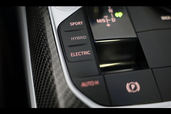 BMW 3 Serie Touring 320e M Line / Carbon / Bruin Leder / Navi / Camera / Cruise Control / F1 / Open Panorama / Led / Pdc / 19 Inch