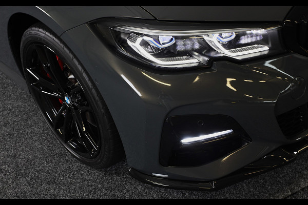 BMW 3 Serie Touring 320e M Line / Carbon / Bruin Leder / Navi / Camera / Cruise Control / F1 / Open Panorama / Led / Pdc / 19 Inch