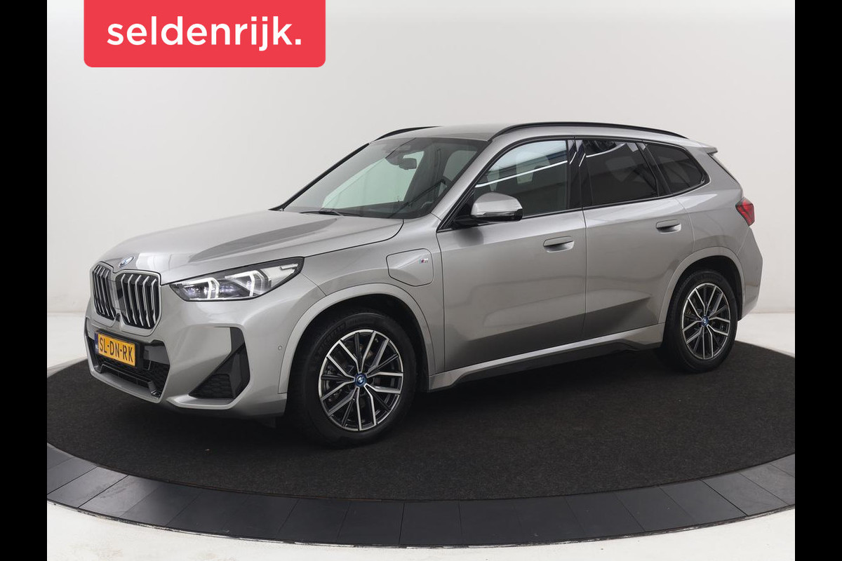 BMW X1 xDrive25e M Sport | SOH 93% | Head-Up | 360 Camera | Stoelverwarming | Trekhaak | Adaptive cruise | Leder/Alcantara | Keyless | Carplay | Side Assist | Adaptief LED | Sportstoelen | PHEV | Plug In