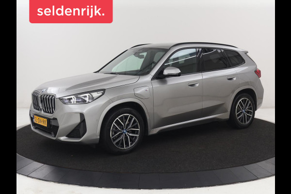 BMW X1 xDrive25e M Sport | SOH 93% | Head-Up | 360 Camera | Stoelverwarming | Trekhaak | Adaptive cruise | Leder/Alcantara | Keyless | Carplay | Side Assist | Adaptief LED | Sportstoelen | PHEV | Plug In