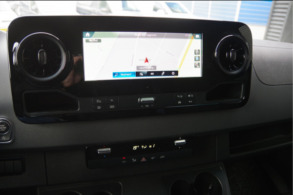 Mercedes-Benz Sprinter 319 3.0 CDI V6 L2H2 AUT. LED, LUCHTVERING, MBUX 10'', 360 CAMERA, STOELVERWARMING, CRUISE, CLIMA, PARKEERSENSOREN