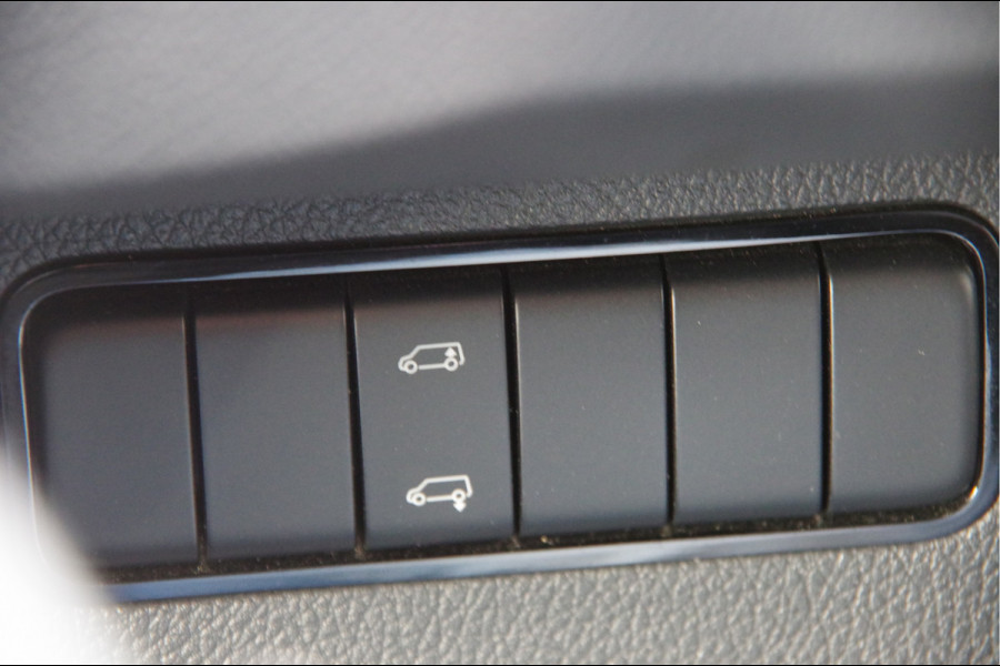 Mercedes-Benz Sprinter 319 3.0 CDI V6 L2H2 AUT. LED, LUCHTVERING, MBUX 10'', 360 CAMERA, STOELVERWARMING, CRUISE, CLIMA, PARKEERSENSOREN