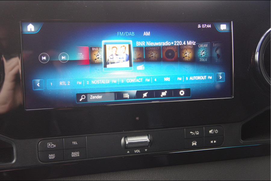 Mercedes-Benz Sprinter 319 3.0 CDI V6 L2H2 AUT. LED, LUCHTVERING, MBUX 10'', 360 CAMERA, STOELVERWARMING, CRUISE, CLIMA, PARKEERSENSOREN