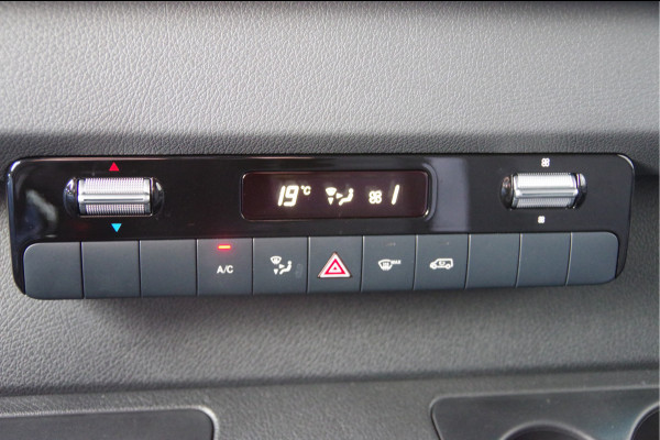 Mercedes-Benz Sprinter 319 3.0 CDI V6 L2H2 AUT. LED, LUCHTVERING, MBUX 10'', 360 CAMERA, STOELVERWARMING, CRUISE, CLIMA, PARKEERSENSOREN