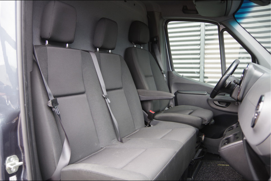 Mercedes-Benz Sprinter 319 3.0 CDI V6 L2H2 AUT. LED, LUCHTVERING, MBUX 10'', 360 CAMERA, STOELVERWARMING, CRUISE, CLIMA, PARKEERSENSOREN