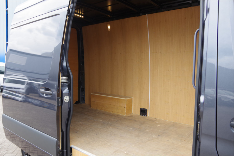 Mercedes-Benz Sprinter 319 3.0 CDI V6 L2H2 AUT. LED, LUCHTVERING, MBUX 10'', 360 CAMERA, STOELVERWARMING, CRUISE, CLIMA, PARKEERSENSOREN