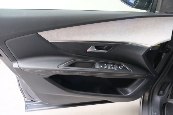 Peugeot 3008 1.6 HYbrid 225 GT Automaat - N.A.P. Airco, Cruise, Camera, Virtual Display, Stoelverwarming.
