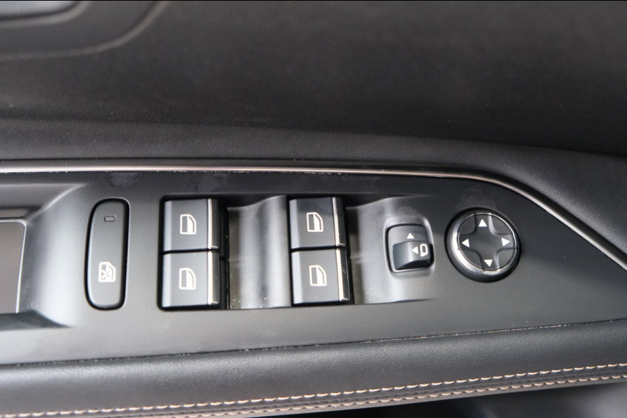 Peugeot 3008 1.6 HYbrid 225 GT Automaat - N.A.P. Airco, Cruise, Camera, Virtual Display, Stoelverwarming.