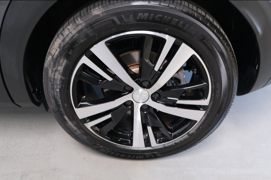 Peugeot 3008 1.6 HYbrid 225 GT Automaat - N.A.P. Airco, Cruise, Camera, Virtual Display, Stoelverwarming.