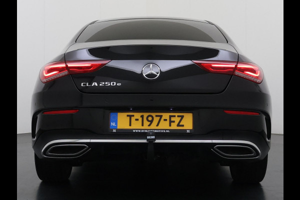 Mercedes-Benz CLA-Klasse 250 e AMG VAN: 34.900,- VOOR: 29.877,- UW WKVOORDEEL: 5.023,- | PHEV | SFEERVERLICHTING | WIDESCREEN | AFN. TREKHAAK | STOELVERWARMING | 19 INCH | RIJKLAAR MET 12 MND BOVAG GARANTIE