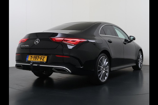 Mercedes-Benz CLA-Klasse 250 e AMG VAN: 34.900,- VOOR: 29.877,- UW WKVOORDEEL: 5.023,- | PHEV | SFEERVERLICHTING | WIDESCREEN | AFN. TREKHAAK | STOELVERWARMING | 19 INCH | RIJKLAAR MET 12 MND BOVAG GARANTIE