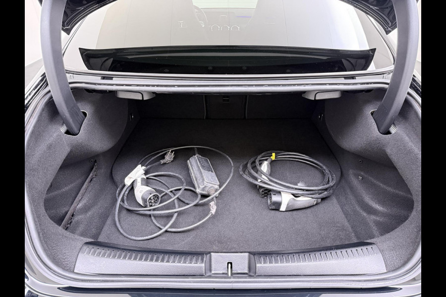 Mercedes-Benz CLA-Klasse 250 e AMG VAN: 34.900,- VOOR: 29.877,- UW WKVOORDEEL: 5.023,- | PHEV | SFEERVERLICHTING | WIDESCREEN | AFN. TREKHAAK | STOELVERWARMING | 19 INCH | RIJKLAAR MET 12 MND BOVAG GARANTIE