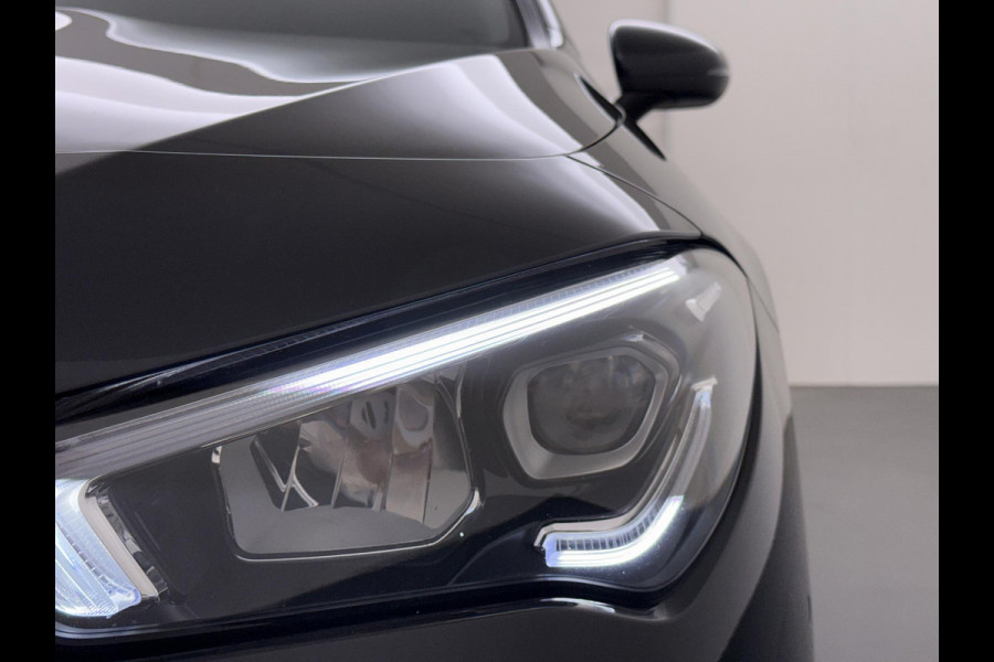 Mercedes-Benz CLA-Klasse 250 e AMG VAN: 34.900,- VOOR: 29.877,- UW WKVOORDEEL: 5.023,- | PHEV | SFEERVERLICHTING | WIDESCREEN | AFN. TREKHAAK | STOELVERWARMING | 19 INCH | RIJKLAAR MET 12 MND BOVAG GARANTIE