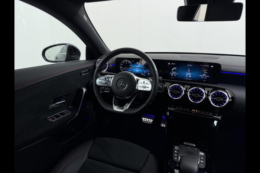 Mercedes-Benz CLA-Klasse 250 e AMG VAN: 34.900,- VOOR: 29.877,- UW WKVOORDEEL: 5.023,- | PHEV | SFEERVERLICHTING | WIDESCREEN | AFN. TREKHAAK | STOELVERWARMING | 19 INCH | RIJKLAAR MET 12 MND BOVAG GARANTIE