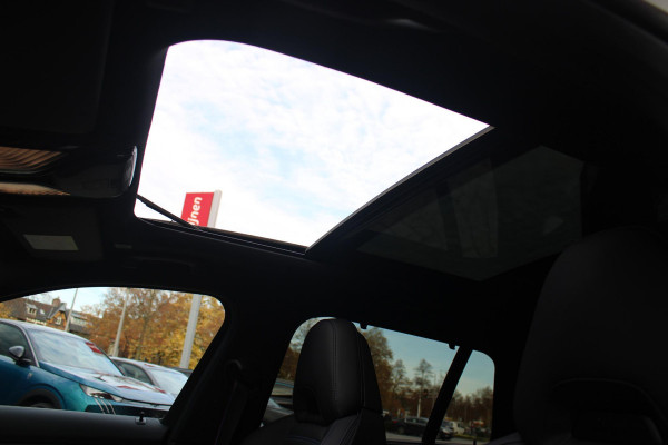 BMW 3 Serie Touring 330e 292PK M-SPORT | PANORAMISCH SCHUIF/KANTEL DAK | M-SPORT PRO-PAKKET | M-SPORT REMMEN UITGEVOERD IN DONKERBLAUW MET M LOGO | BMW LIVE COCKPIT PROFESSIONAL | CURVED DISPLAY |DRIVING ASSISTANT INCL. HEAD-UP DISPLAY | PARKING ASSIST INCL. ACHTERUITRIJCAMERA | ADAPTIEVE LED KOPLAMPEN |SHADOW LINE | M-SPORTSTOELEN VOOR | LEDER VERNASCA MET CONTRAST STIKSELS M-SPORT | STOEL VERWARMING | DRAADLOZE APPLE CARPLAY | ELEKTRISCH VERSTELBARE STOELEN MET GEHEUGEN FUNCTIE | HEAD UP DISPLAY | DRAADLOZE TELEFOONLADER | DODEHOEK BEWAKING | COMFORT PACK INCL. ELEKTRISCHE ACHTE