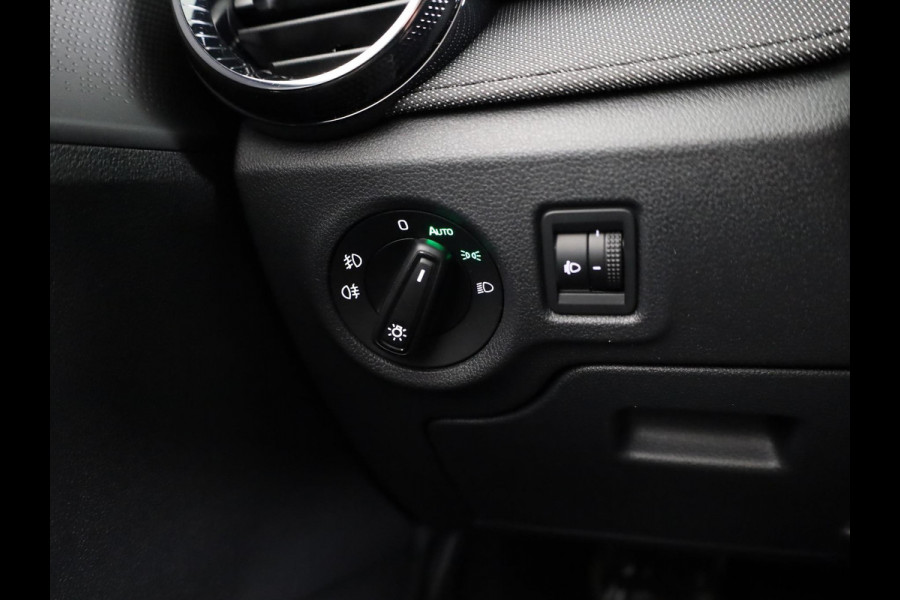 Škoda Fabia Selection 1.0 TSI 95 pk 5 vesn. Hand | Getint glas achter