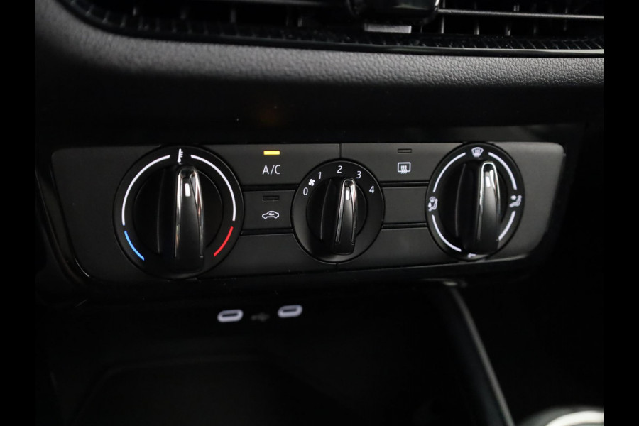 Škoda Fabia Selection 1.0 TSI 95 pk 5 vesn. Hand | Getint glas achter