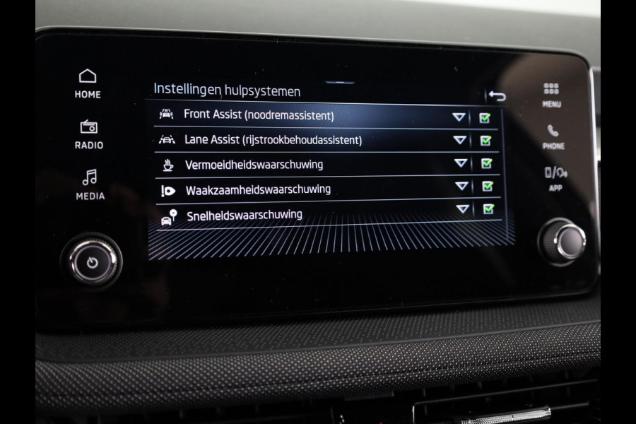 Škoda Fabia Selection 1.0 TSI 95 pk 5 vesn. Hand | Getint glas achter