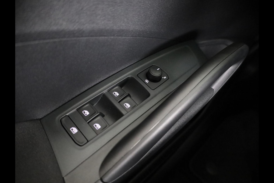 Škoda Fabia Selection 1.0 TSI 95 pk 5 vesn. Hand | Getint glas achter