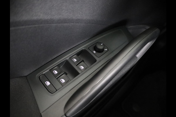 Škoda Fabia Selection 1.0 TSI 95 pk 5 vesn. Hand | Getint glas achter