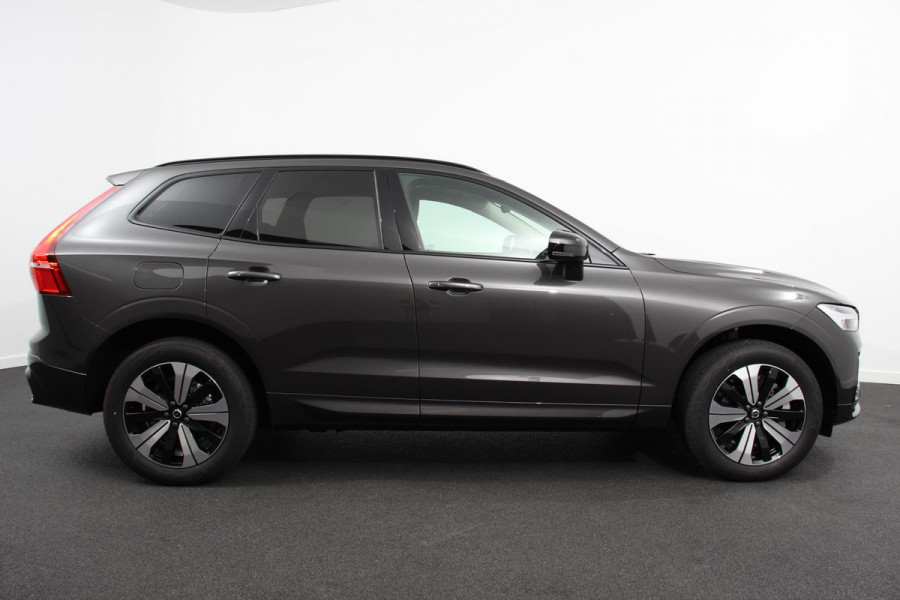 Volvo XC60 2.0 T6 Plug-in hybrid AWD Plus Dark Automaat Leder Navigatie Google Harman Kardon Panorama dak Lichtmetalen Velgen 19" Dab Stoelverwarming Camera Led