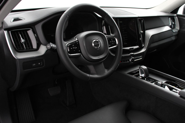 Volvo XC60 2.0 T6 Plug-in hybrid AWD Plus Dark Automaat Leder Navigatie Google Harman Kardon Panorama dak Lichtmetalen Velgen 19" Dab Stoelverwarming Camera Led