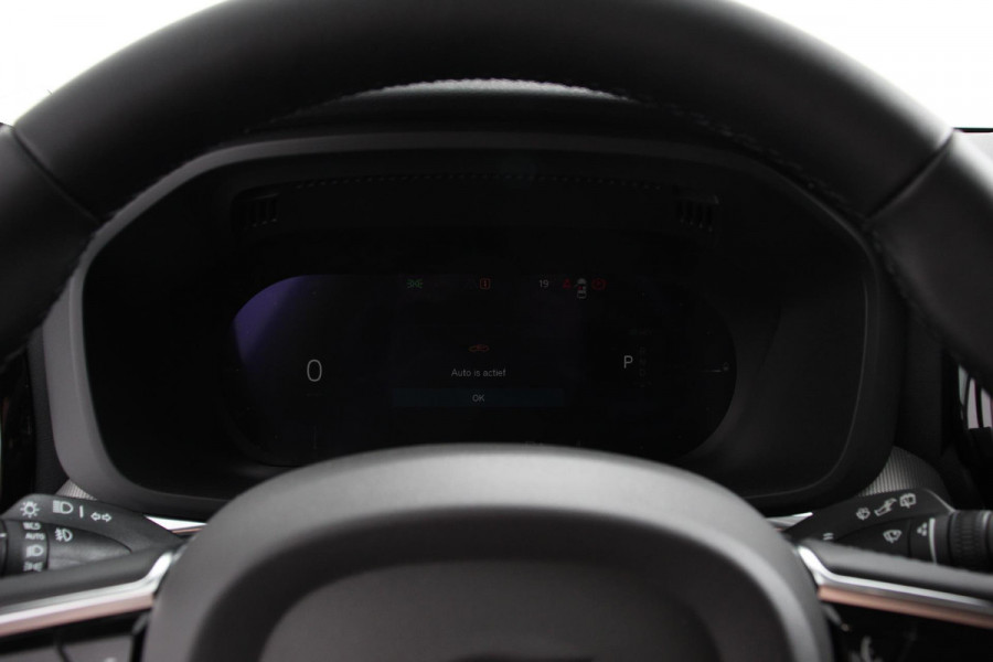 Volvo XC60 2.0 T6 Plug-in hybrid AWD Plus Dark Automaat Leder Navigatie Google Harman Kardon Panorama dak Lichtmetalen Velgen 19" Dab Stoelverwarming Camera Led