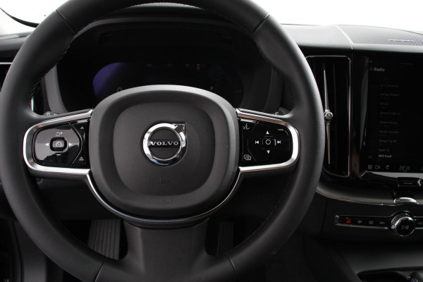 Volvo XC60 2.0 T6 Plug-in hybrid AWD Plus Dark Automaat Leder Navigatie Google Harman Kardon Panorama dak Lichtmetalen Velgen 19" Dab Stoelverwarming Camera Led