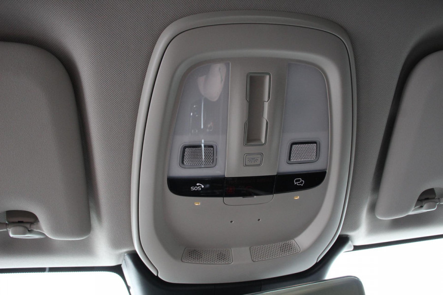 Volvo XC60 2.0 T6 Plug-in hybrid AWD Plus Dark Automaat Leder Navigatie Google Harman Kardon Panorama dak Lichtmetalen Velgen 19" Dab Stoelverwarming Camera Led